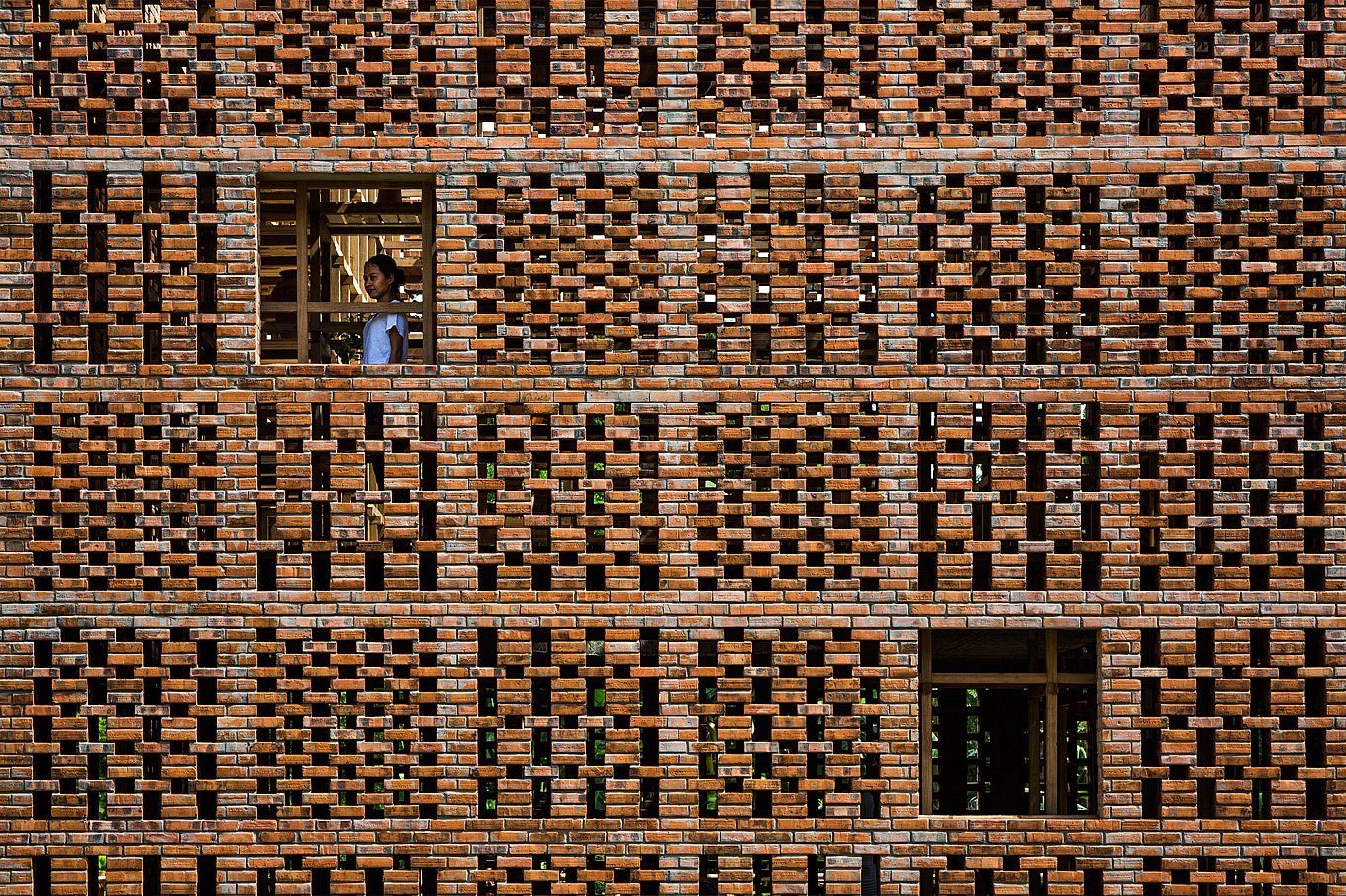 terra-cotta-art-studio-in-vietnam-tropical-space-12