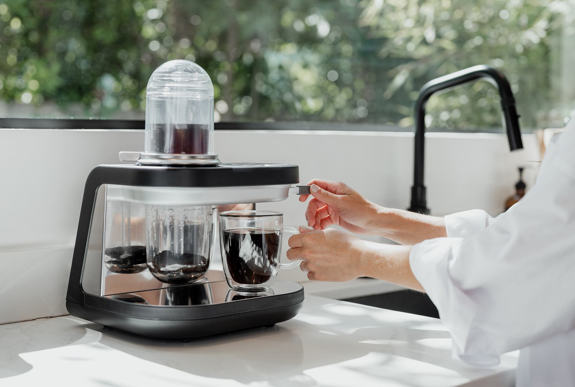 https://www.gessato.com/wp-content/uploads/2022/05/siphonysta-automated-siphon-coffee-maker-15.jpg