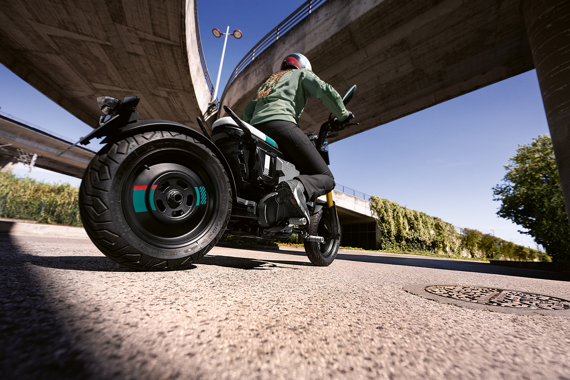 Redefining Urban Mobility: The BMW CE 02 Electric Bike - Gessato