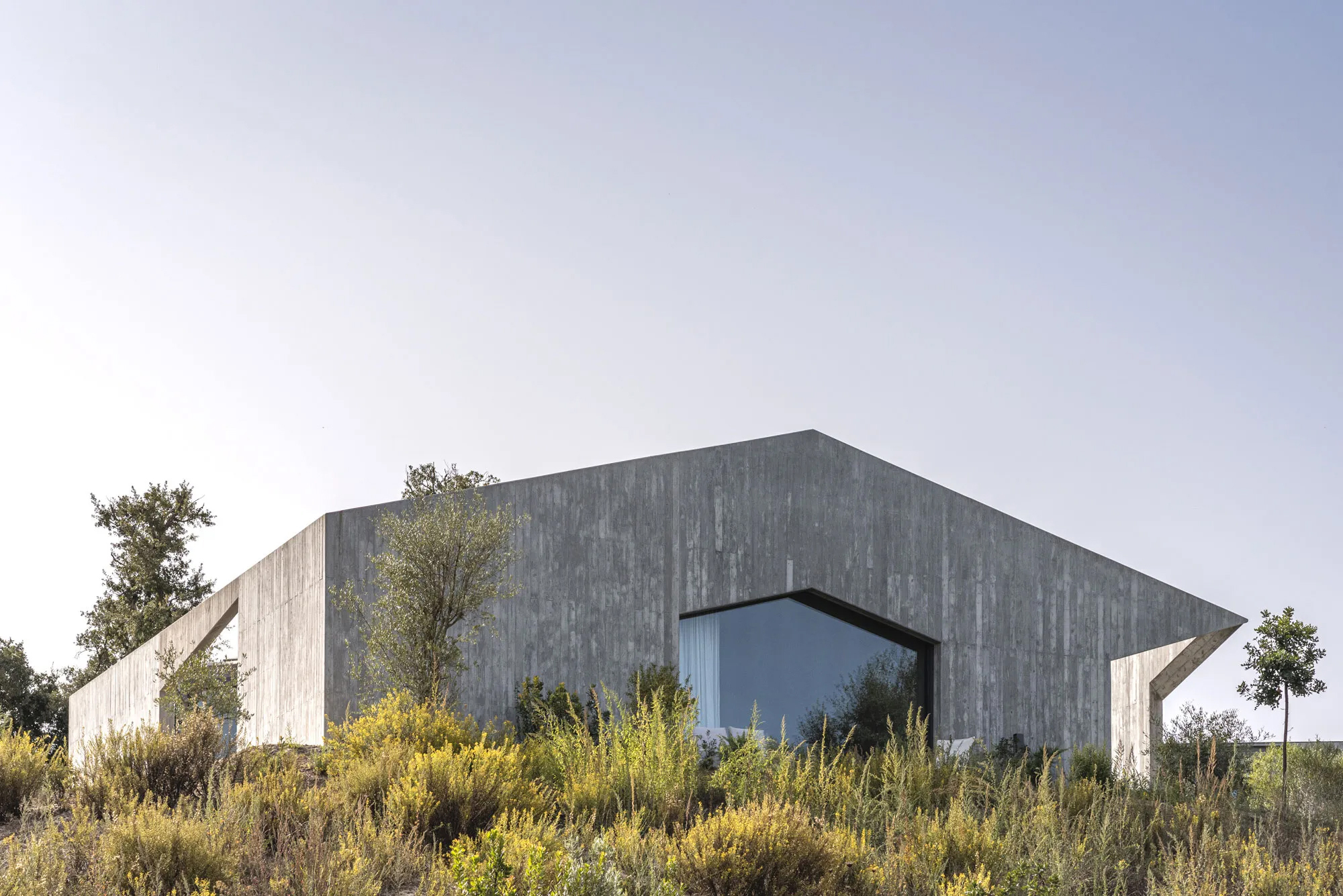 Pa.te.os, A stunning coastal retreat in Portugal - Gessato