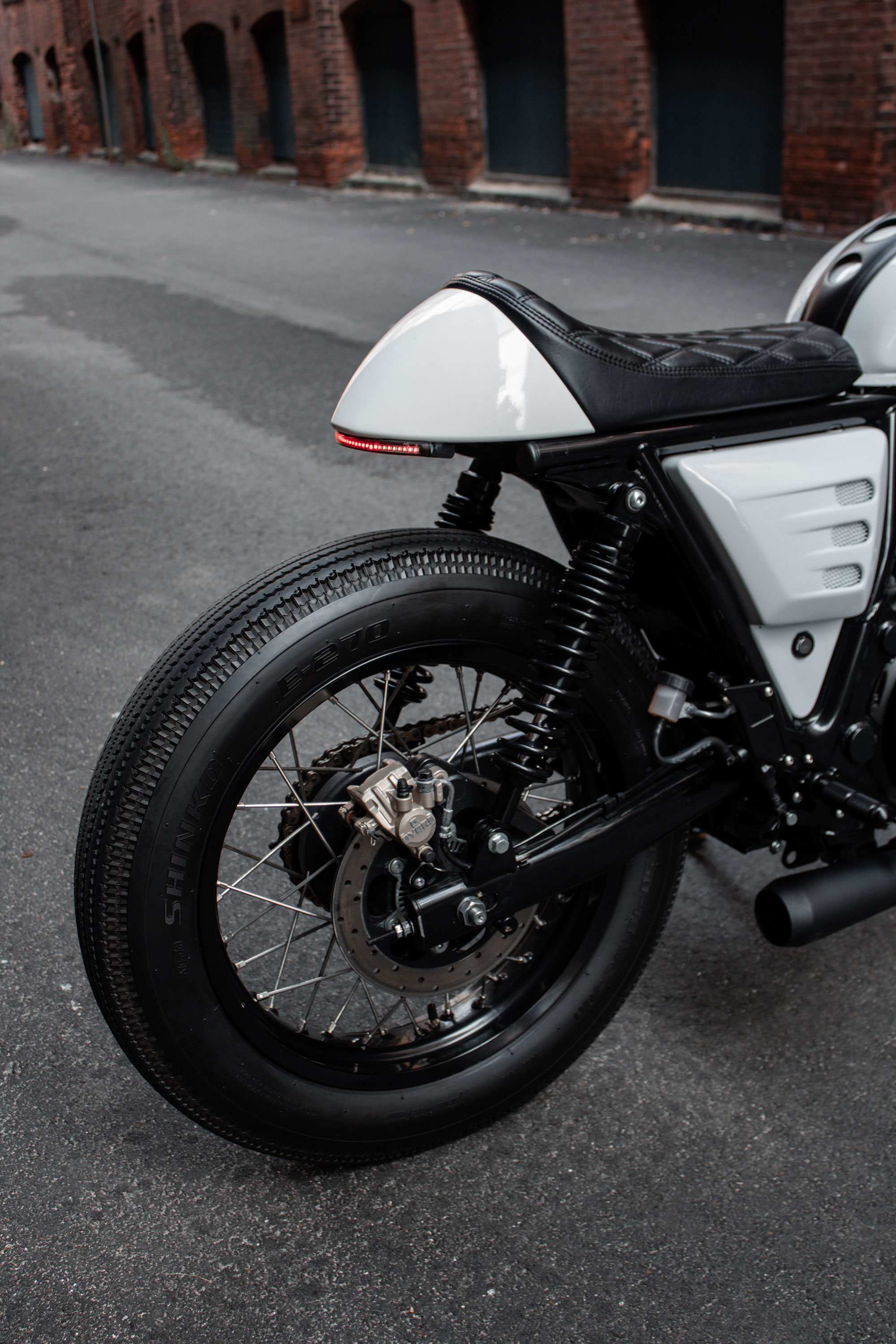 Imperfecta: The Cafe Racer Redefining Motorcycle Aesthetics - Gessato