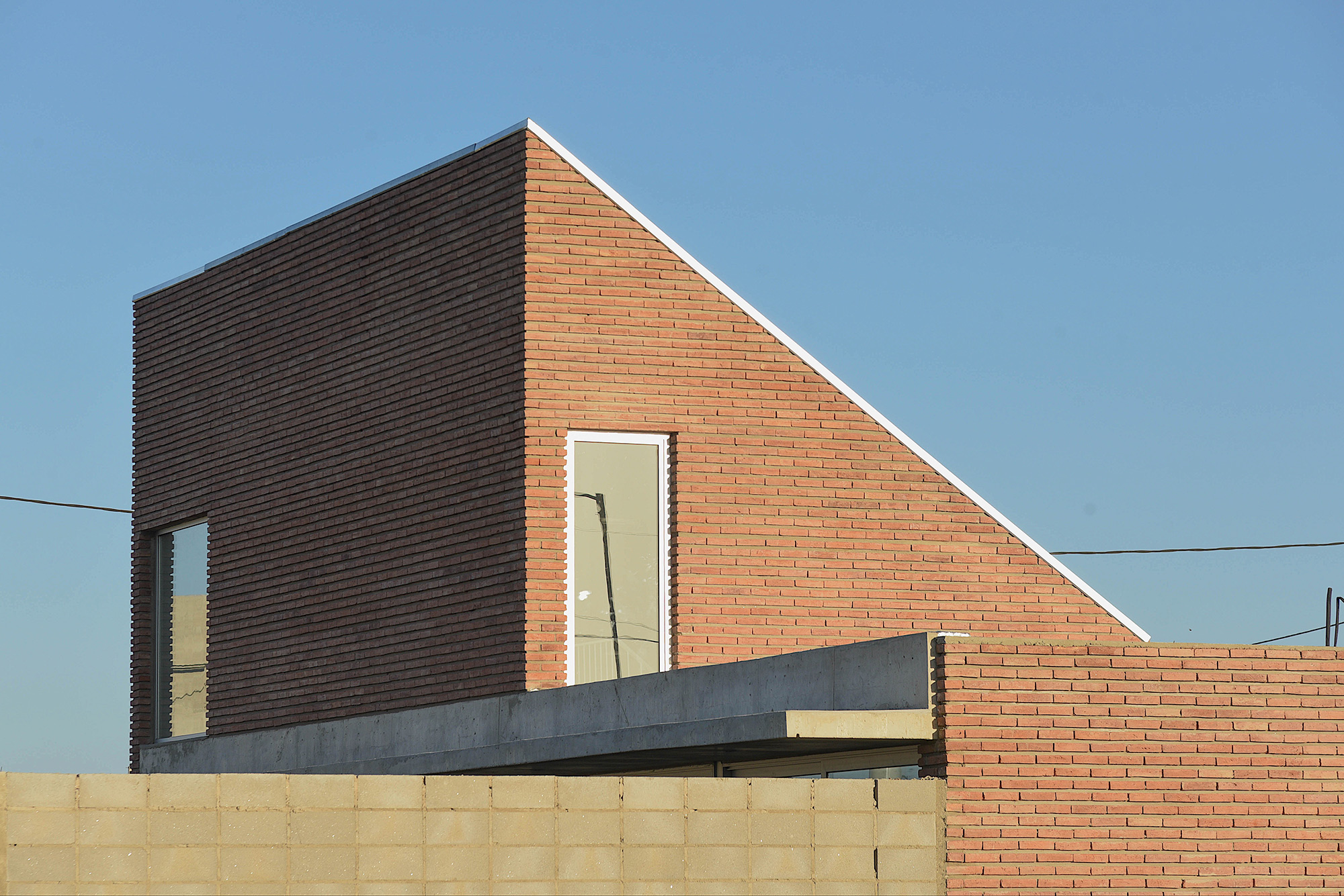 House with a Tilted Roof - Gessato