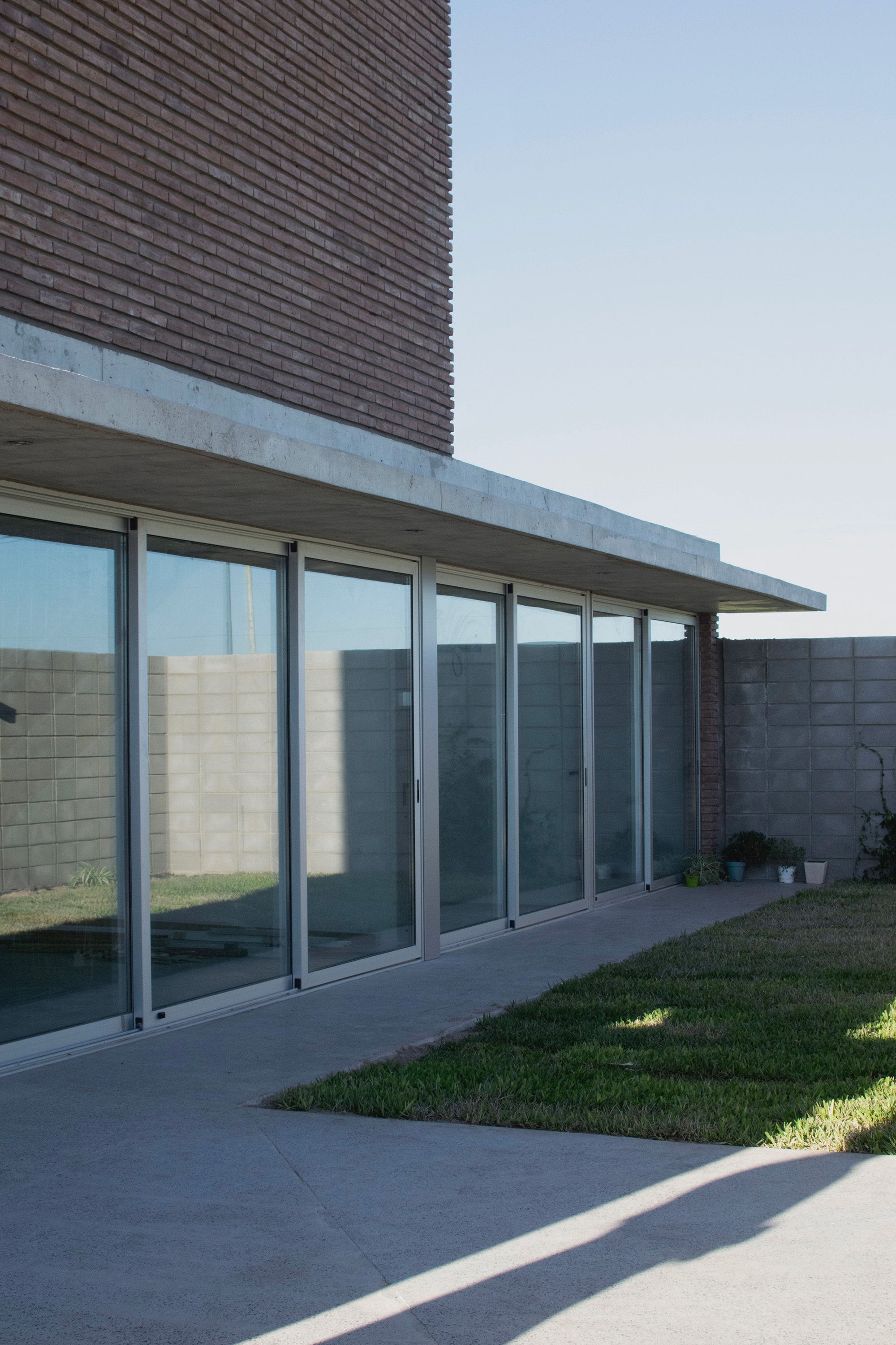 House with a Tilted Roof - Gessato