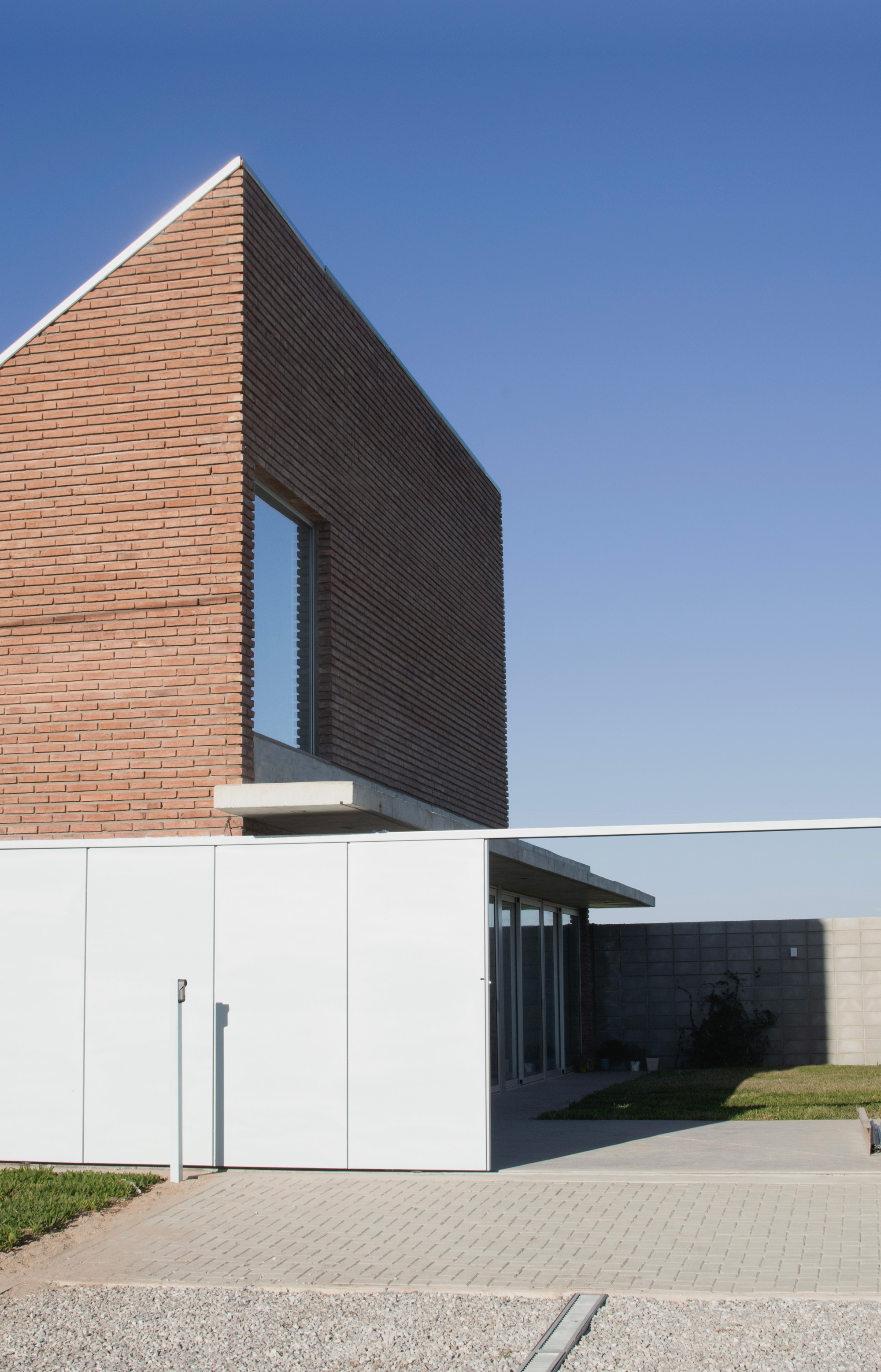 House with a Tilted Roof - Gessato