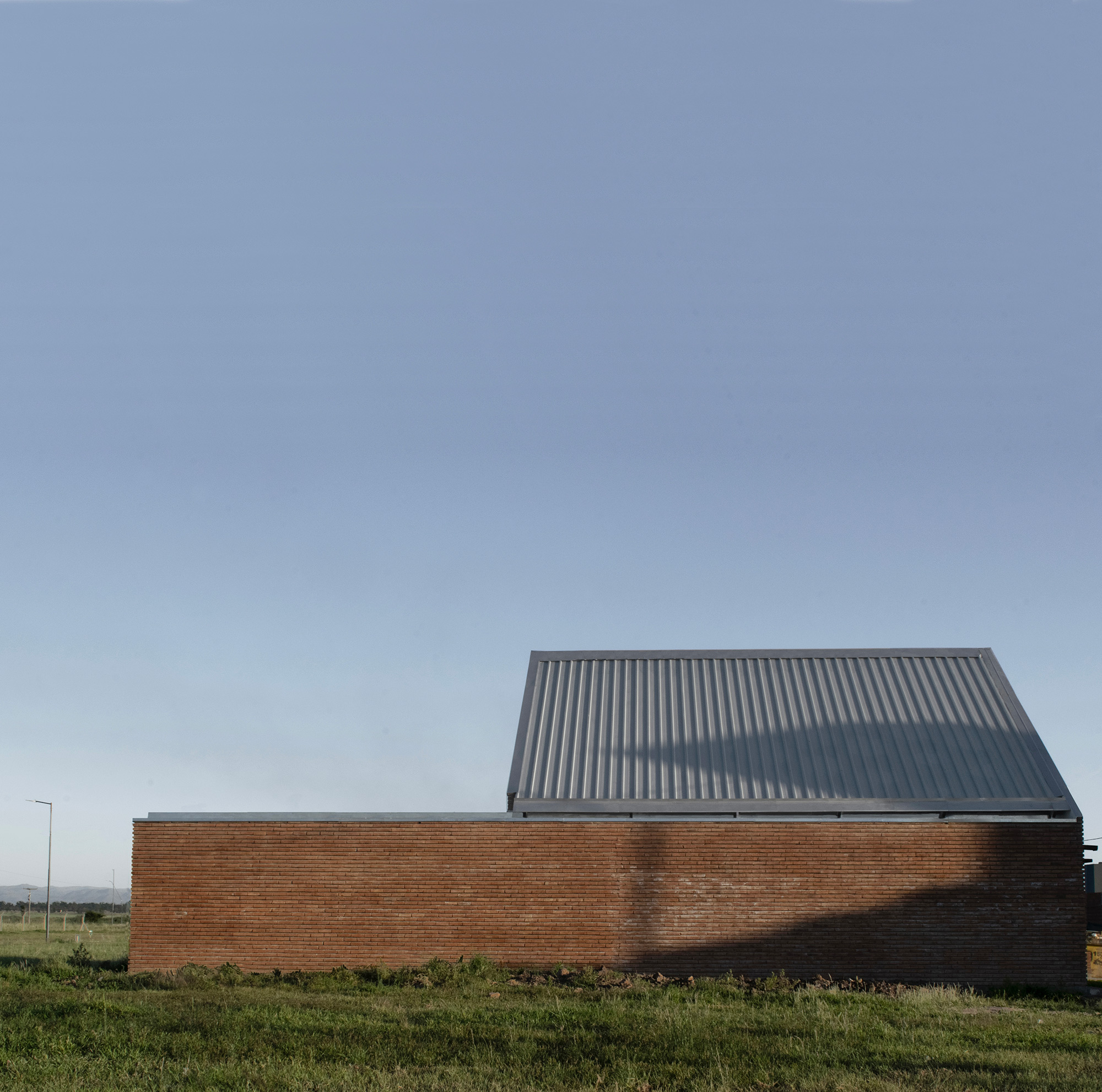 House with a Tilted Roof - Gessato