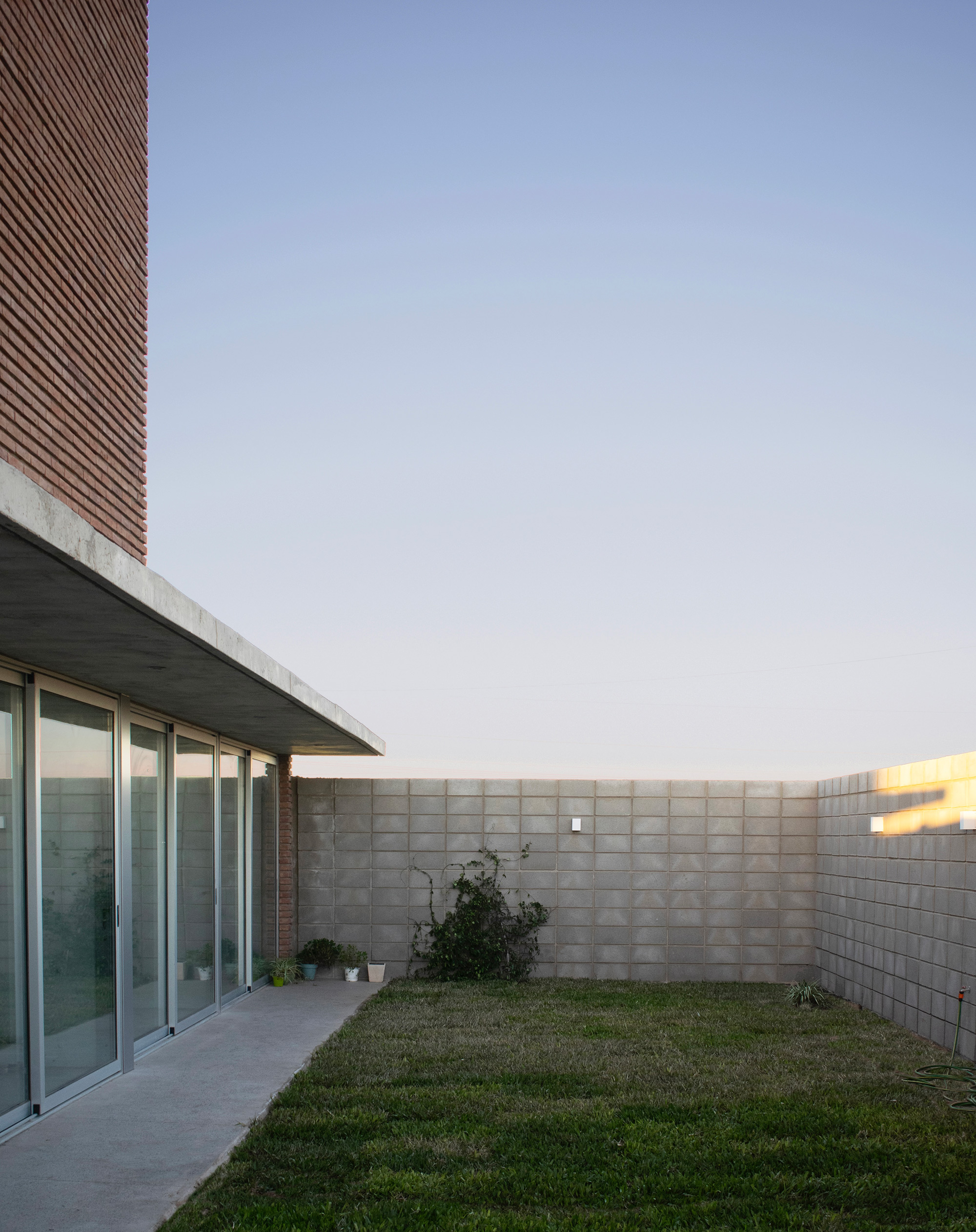 House with a Tilted Roof - Gessato