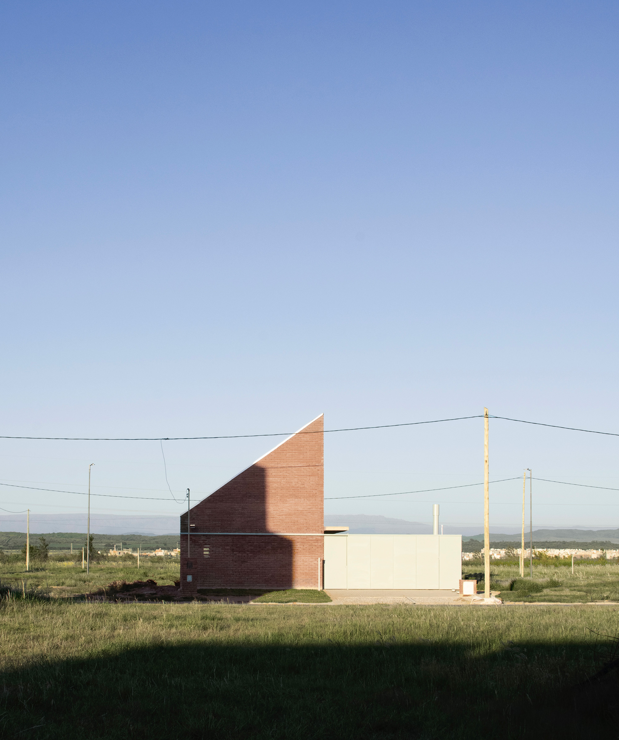 House with a Tilted Roof - Gessato