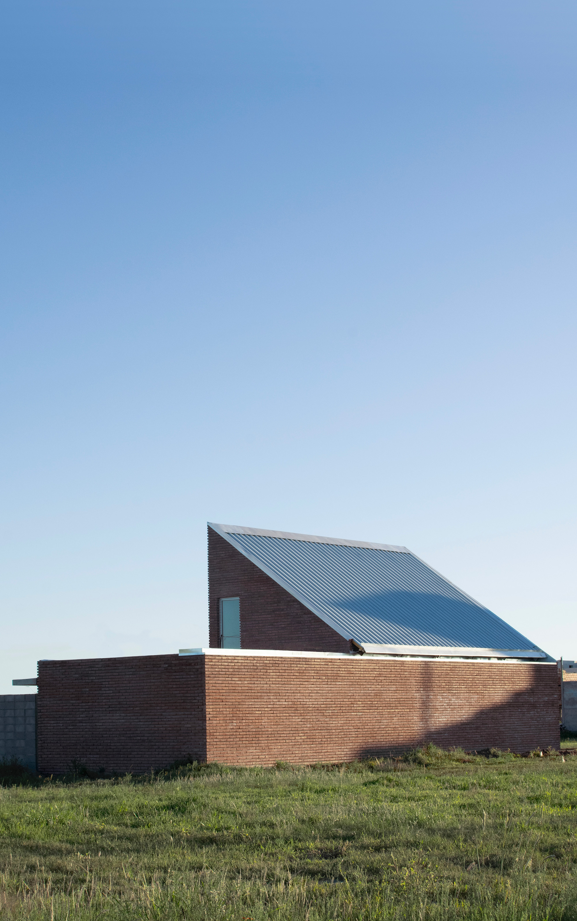 House with a Tilted Roof - Gessato