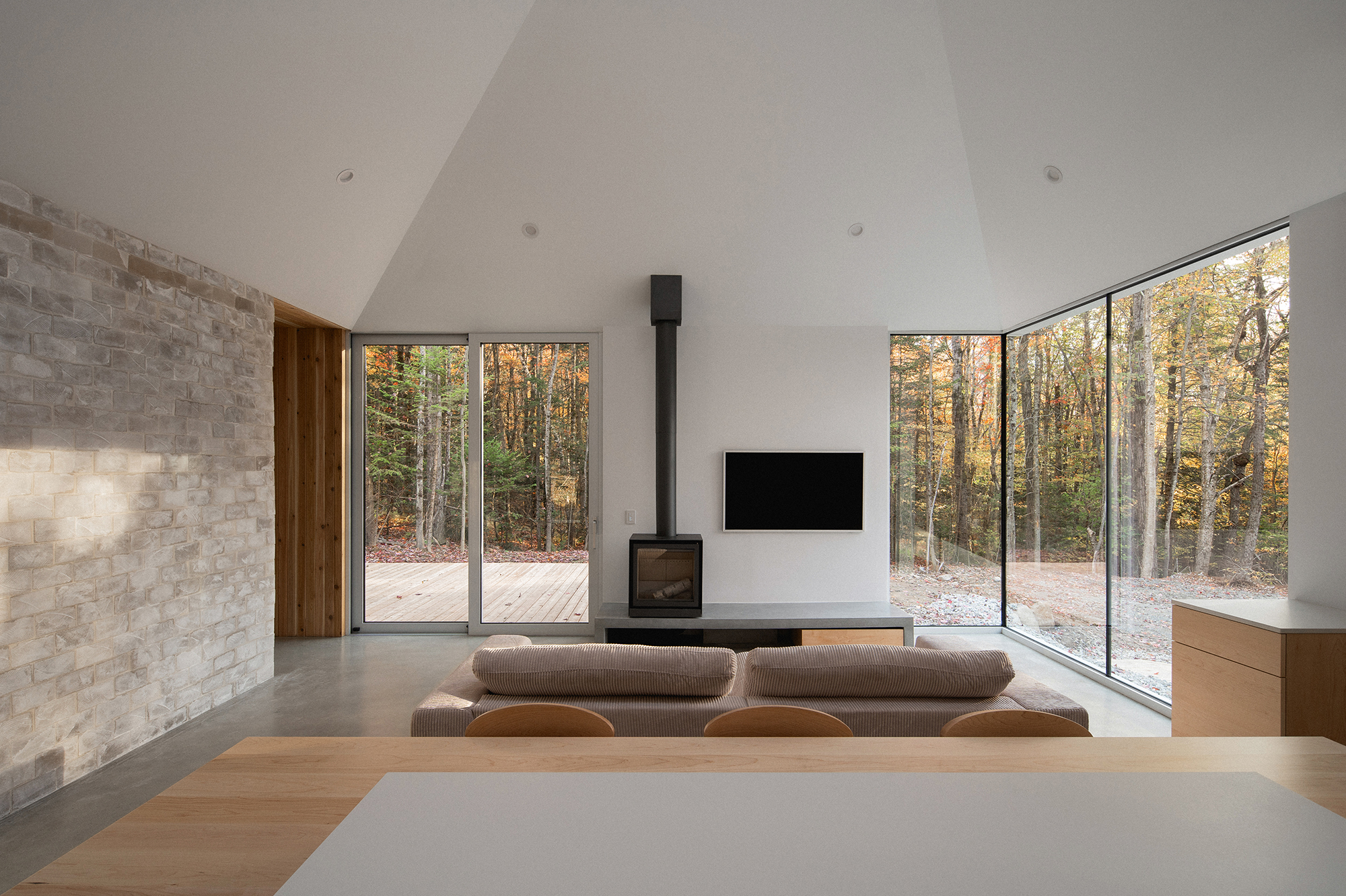 Selenite, A Forest Chalet Designed for Quiet Relaxation - Gessato