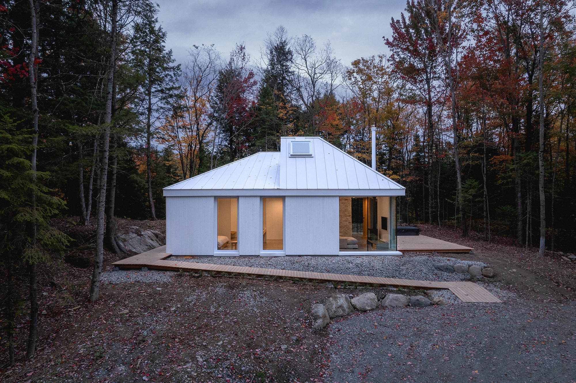 Selenite, A Forest Chalet Designed for Quiet Relaxation - Gessato