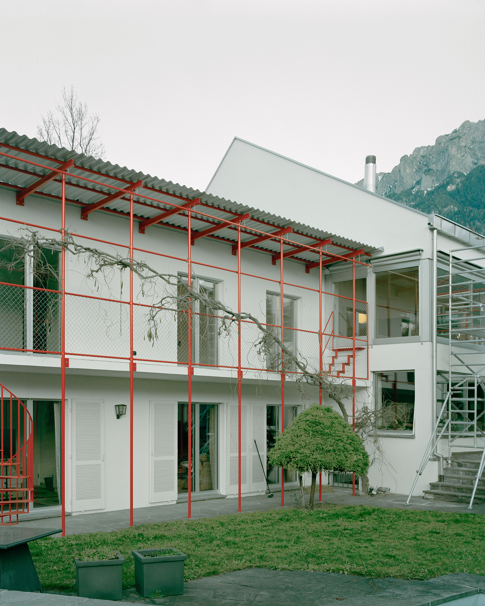 A House Redesigned for One Family's Three Generations - Gessato