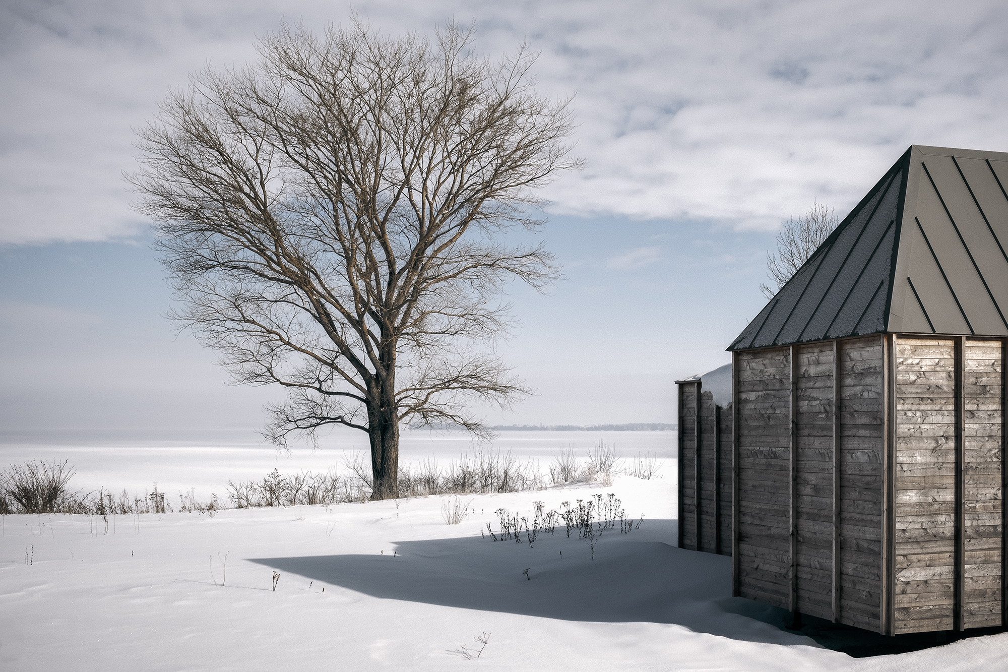 The Cache, A Lakeside Retreat in Quebec, Canada - Gessato