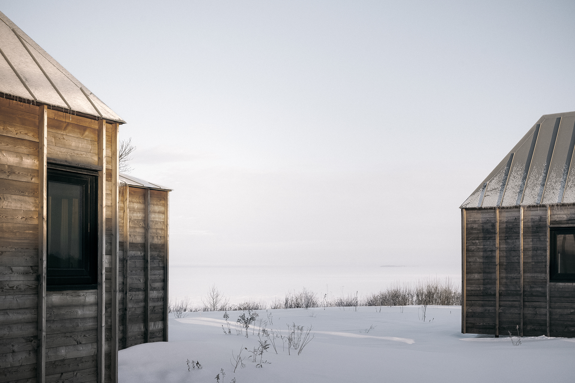 The Cache, A Lakeside Retreat in Quebec, Canada - Gessato