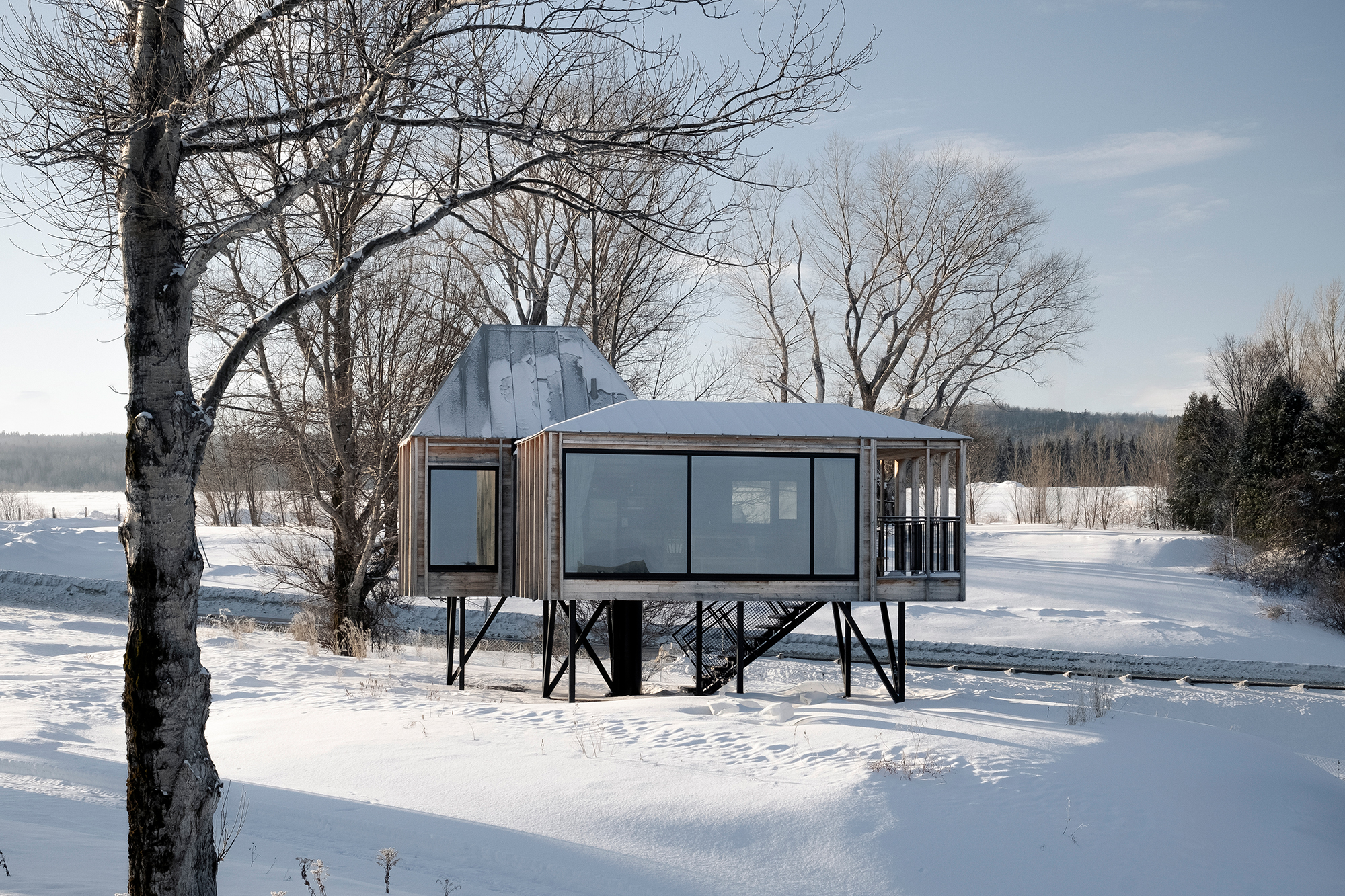 The Cache, A Lakeside Retreat in Quebec, Canada - Gessato