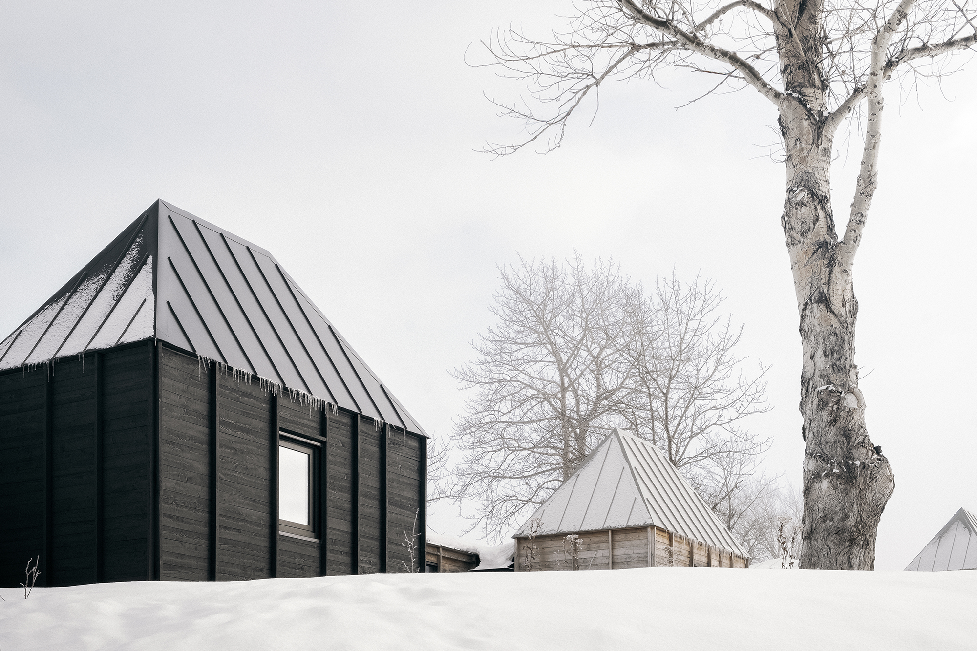 The Cache, A Lakeside Retreat in Quebec, Canada - Gessato